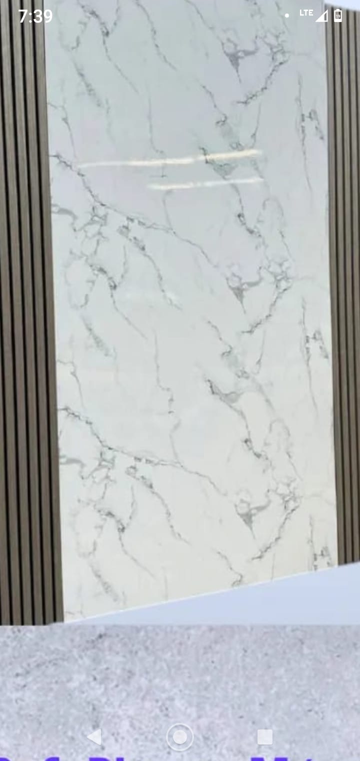 Muro esquinero en mármol