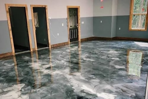 Piso epóxico metálico gris