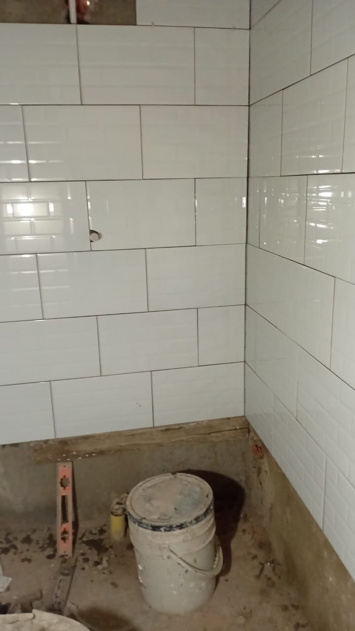 Baño en proceso de enchape