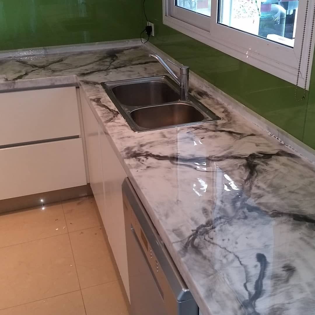 Cocina con mesón en mármol